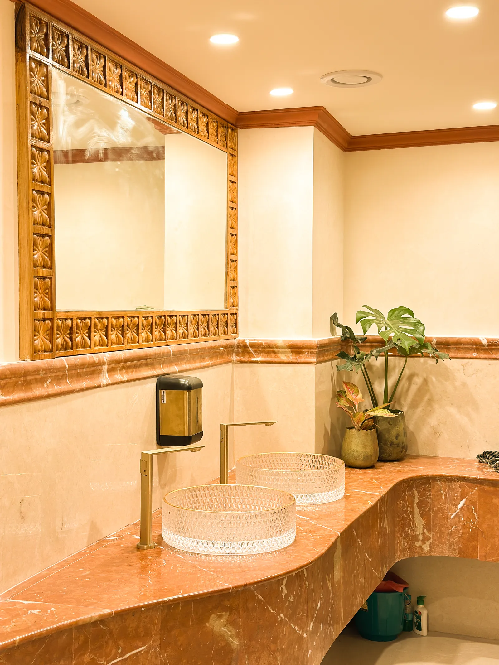 Washroom with carved gilded mirror — Chalukya Samrat
